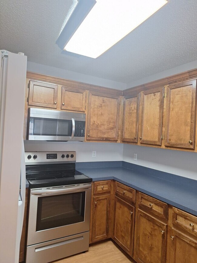 Building Photo - MOVE IN SPECIAL - $200 OFF THE TWO FULL MO...