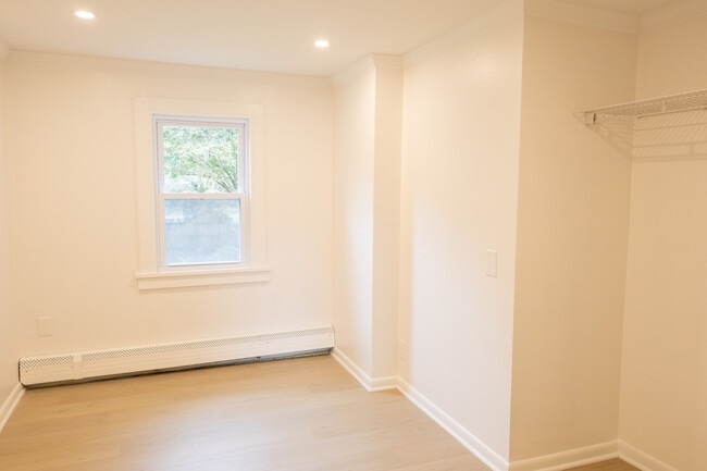 Building Photo - 155 Penhurst Rd