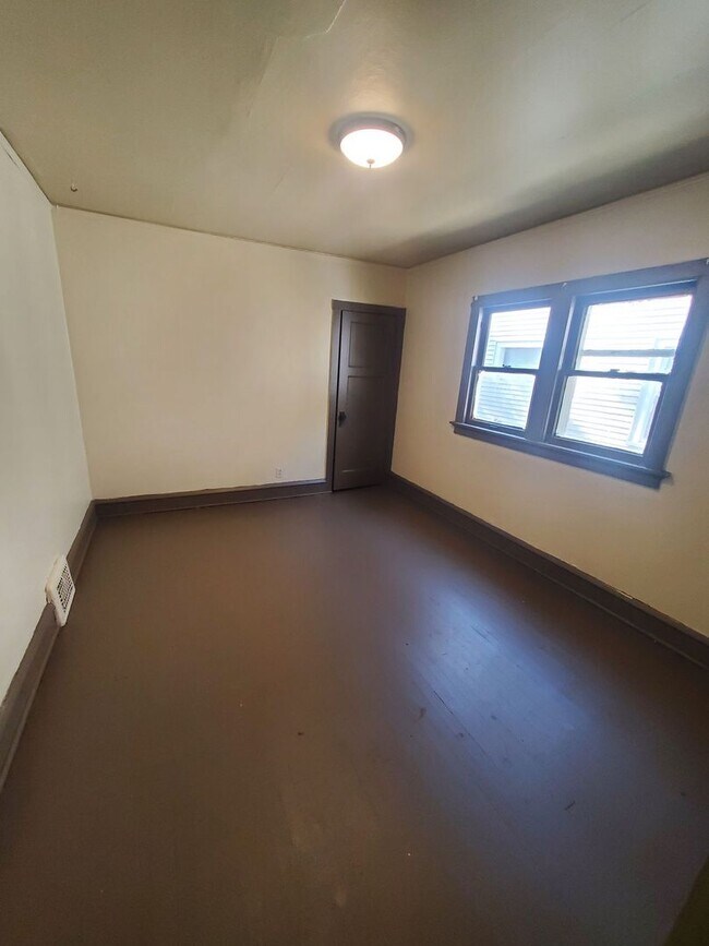 Building Photo - 2920-2922 W Melvina St. (Duplex)