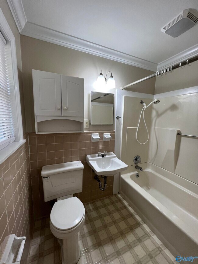 Building Photo - 23095 Kennedy Rd