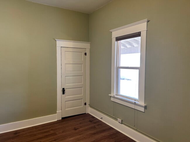 Building Photo - 940 6th St