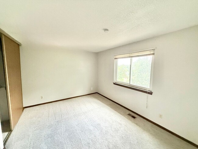 Building Photo - 6515 Flintridge Dr