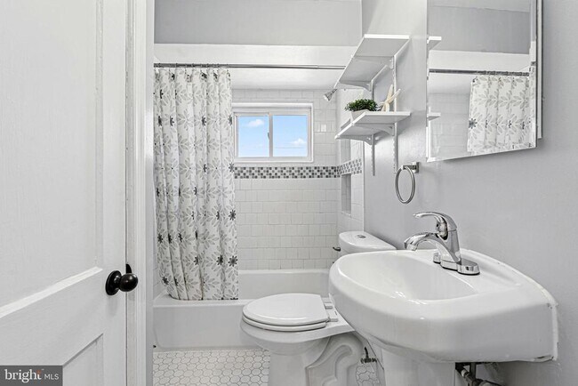 Building Photo - 8272 Kavanagh Rd