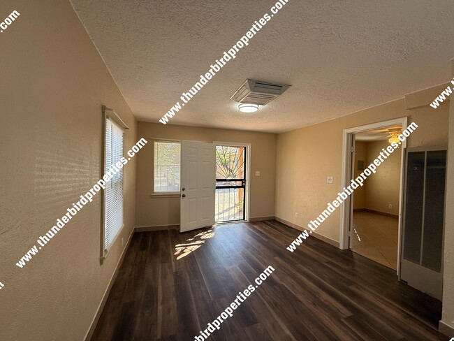 Building Photo - Charming 1 bedroom 1 bath Casita in the No...