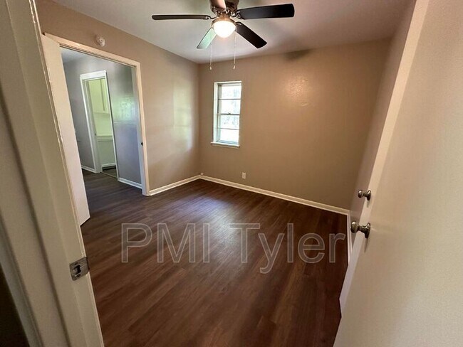 Building Photo - 2007 Bradshaw Dr