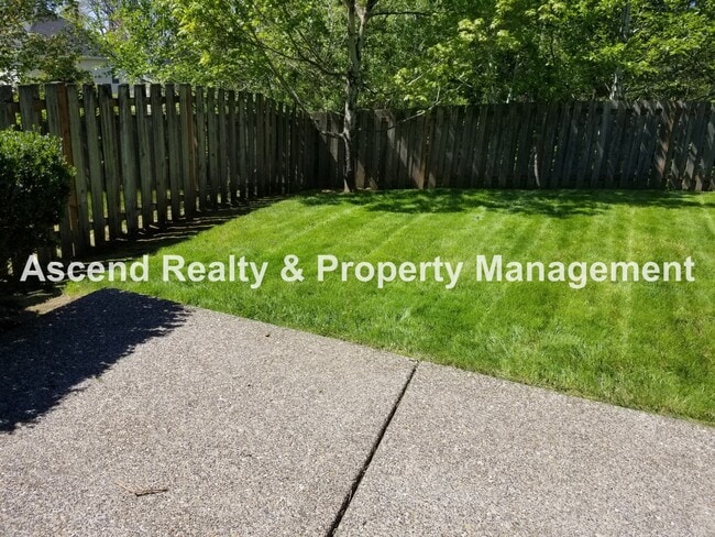 Building Photo - New Price & Available NOW! Great Bethany Location Fenced Yard Quick Access to Nike, Columbia Spor...