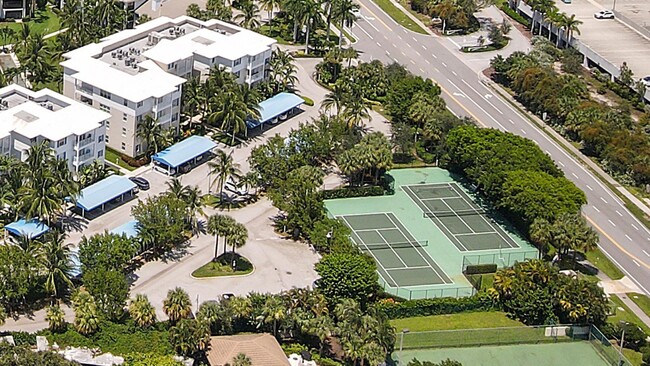 Building Photo - 515 Bay Colony Dr N