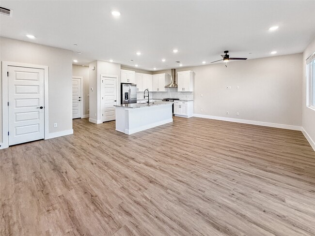 Building Photo - 5613 Mobeetie Lp