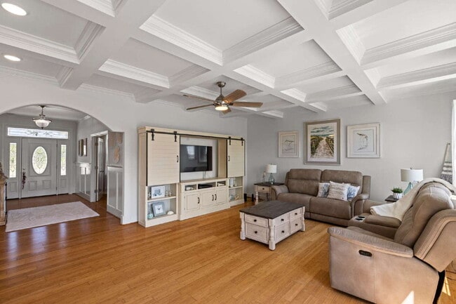 Building Photo - 112 Cherry Grove Dr