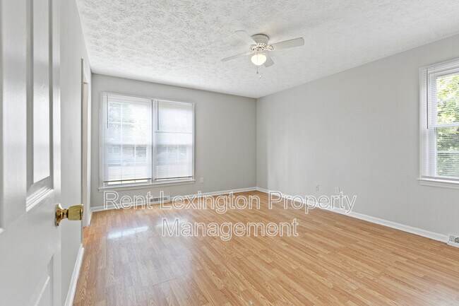 Building Photo - 1200 Tishoff Dr