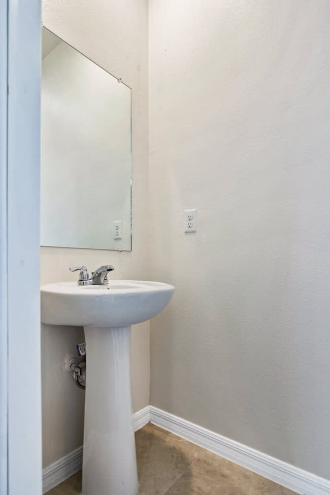 Building Photo - 1828 Tropical Palms Cir