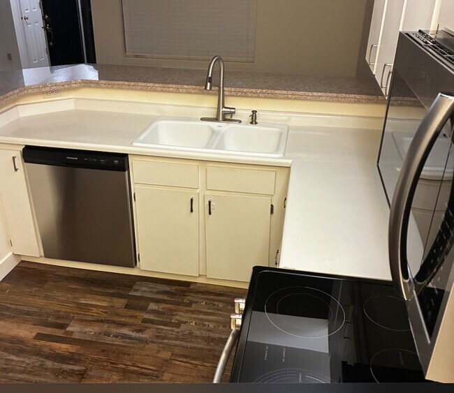 Building Photo - 5064 Foothills Dr