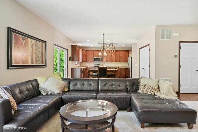 Building Photo - 4505 Yellowstone Ln N