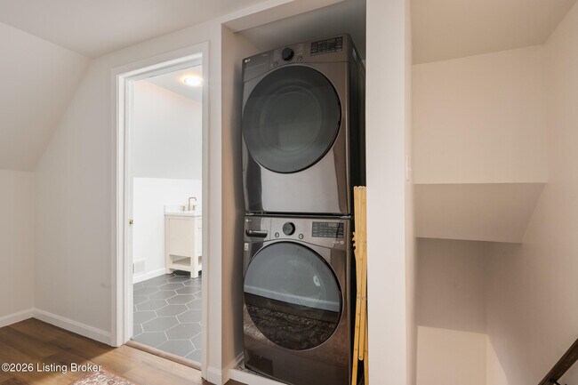 Building Photo - 1820 Sherwood Ave