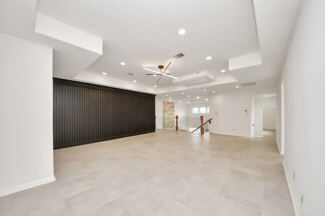Building Photo - 23514 Bellina Dr