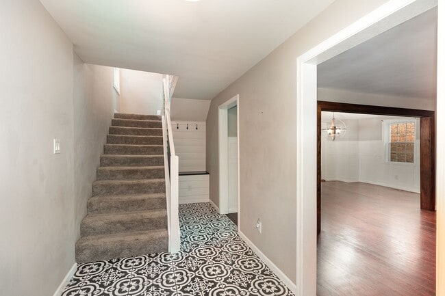 Building Photo - 4 Bedroom home in historic downtown Carlis...