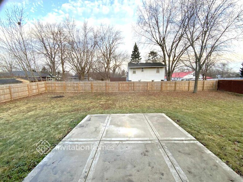 Building Photo - 34W532 Colley Dr