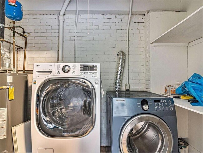 Building Photo - 3590 Cloudland Dr