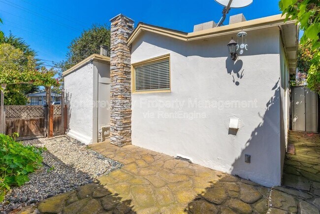 Building Photo - 227 18th St