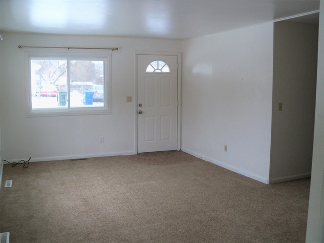 Building Photo - 711 Starlight Dr