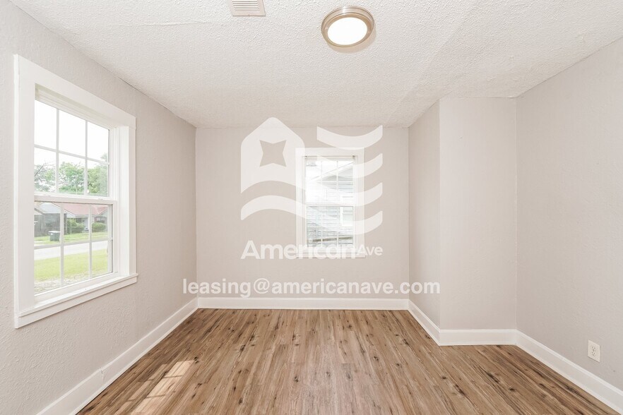 Building Photo - 235 S Park Rd SW