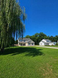 Building Photo - Nicely Updated 5 Bedroom Home!
