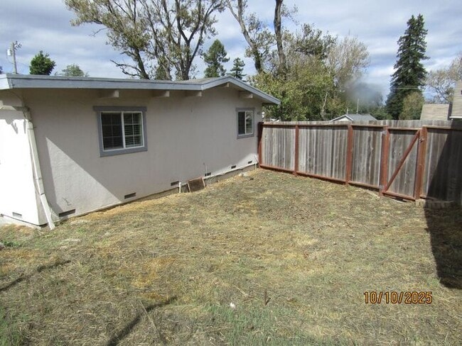Building Photo - Charming 2 Bed 2 Bath Duplex in Rural Seba...