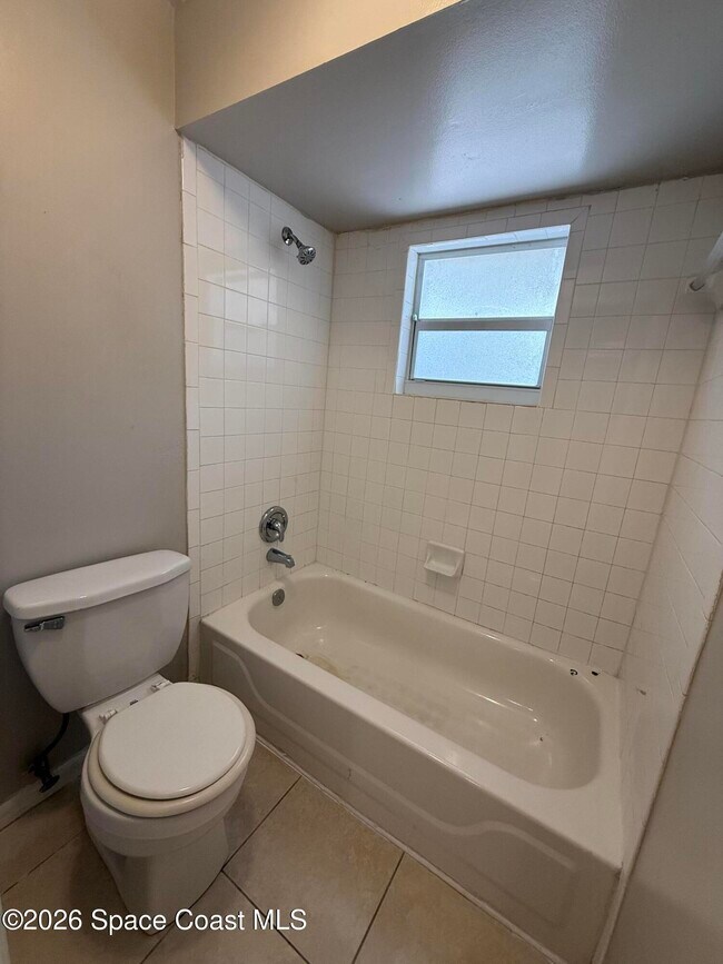 Building Photo - 324 Bay Ave