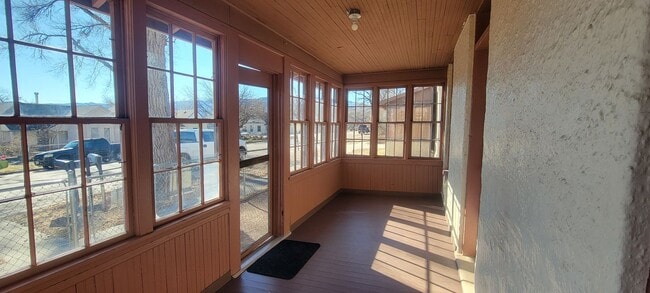 Building Photo - 2 bedroom 1 bath home