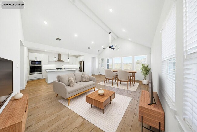 Building Photo - 7930 Palm Glade Dr