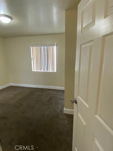 Building Photo - 650 E 81st St