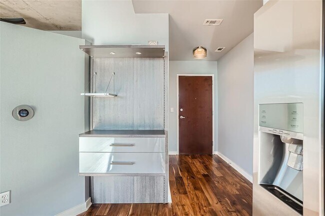 Building Photo - 360 Nueces St