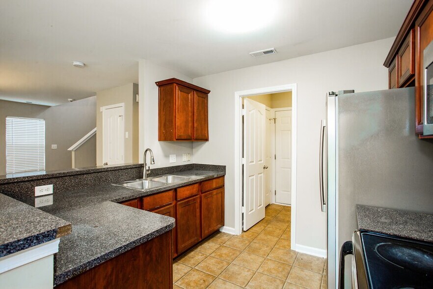 Building Photo - 9332 Macquarie Ln