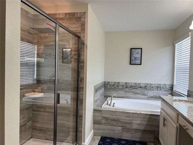 Building Photo - 4715 Sleepy Hollow Dr