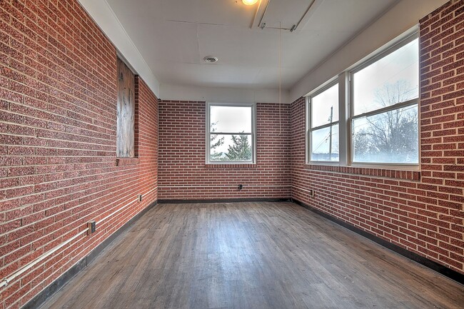 Building Photo - 108 Cottonwood Dr