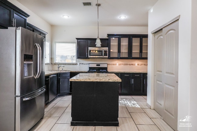 Building Photo - 3204 Merry Mdw