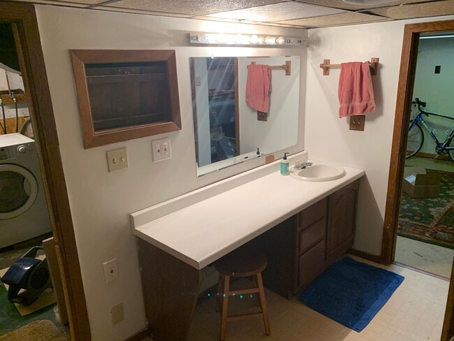 Building Photo - Duluth, MN - 3-bedroom - 2 bathroom - Sing...