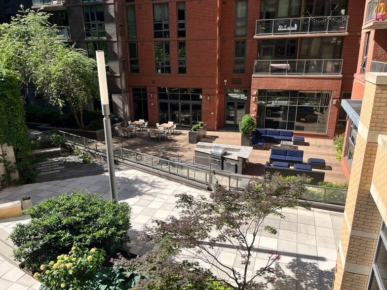 Building Photo - 1025 First St SE