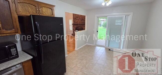 Building Photo - Charming 3 Bedroom, 2 Bathroom, 2 Car Garage Home in Parkville