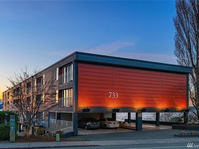 Primary Photo - 733 Lake St S