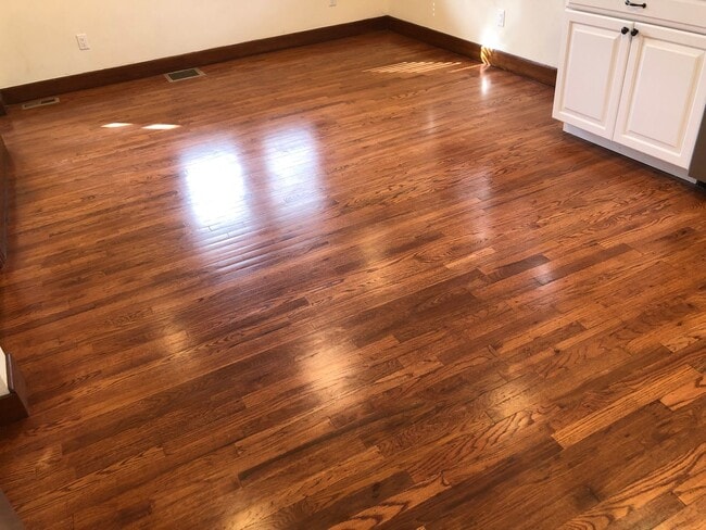 Building Photo - ALL PROSPECTIVE TENANTS MUST SUBMIT A $58 NON-REFUNDABLE APPLICATION FEE PER APPLICANT ONLINE AND...