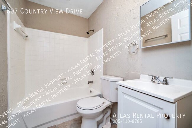 Building Photo - 607 Country View Dr NE