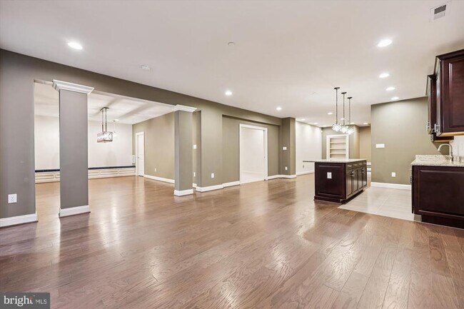 Building Photo - 448 Salk Cir