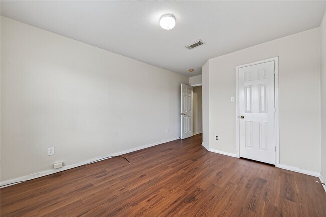 Building Photo - 9127 N Ferndale Pl Dr