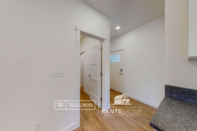 Building Photo - Brand New! Modern Home in Trestlewood – Wh...