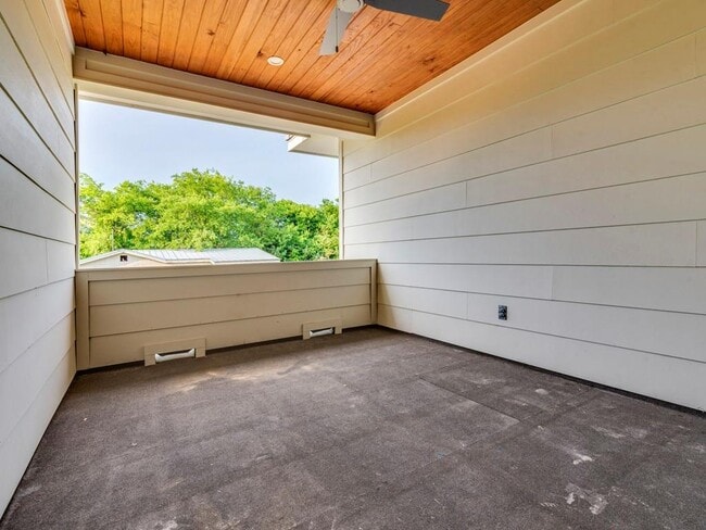 Building Photo - 6412 Carson Rdg