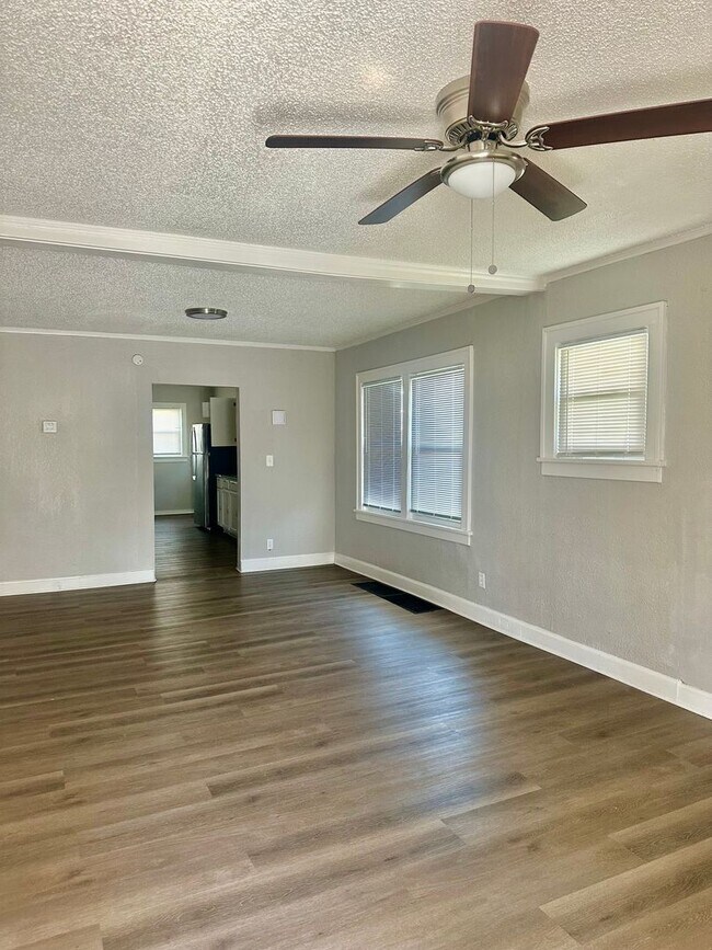 Building Photo - Cute Midtown 3 Bedroom Home For Rent!