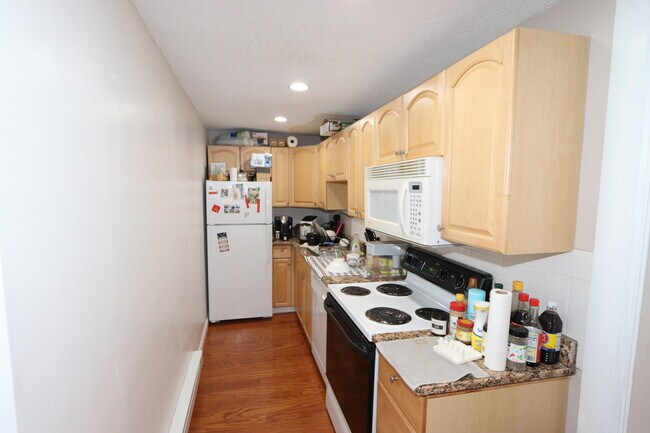 Building Photo - 94 Beacon St