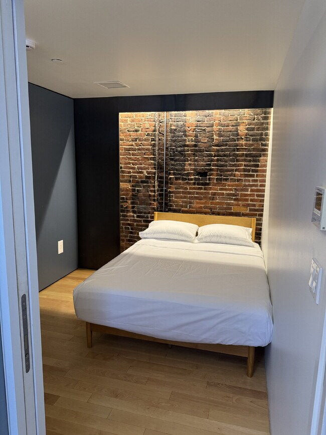 Building Photo - Penthouse Unit with amazing light at The H...