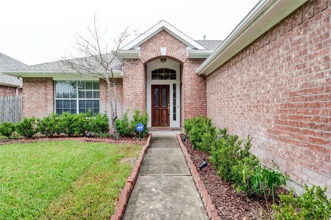 Building Photo - Gorgeous One Story Home in Sugar Land, TX